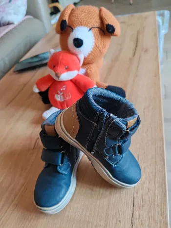 Bottines garçon peu portées super état même pas peur 25 bleues