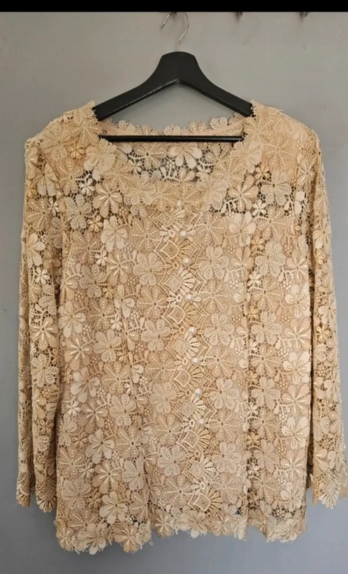 Blouse dentelle romantique- boutons perles - T50/52