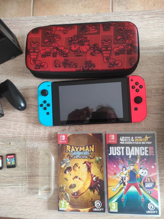 Nintendo Switch avec jeux et pochettes - photo numéro 2