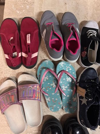 Lot 9 paires de chaussures fille 