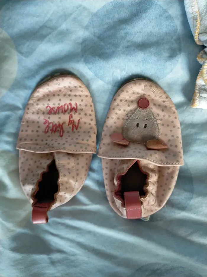 Petits chaussons en cuir environ 20-22