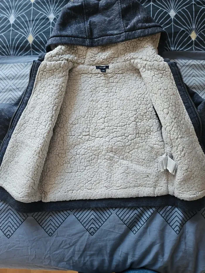Gros gilet kiabi 6 ans - photo numéro 2