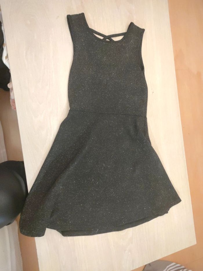 Robe noir or Lili car 10 ans