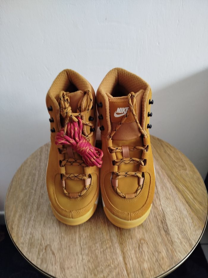 Boots Nike T 36,5 - photo numéro 2