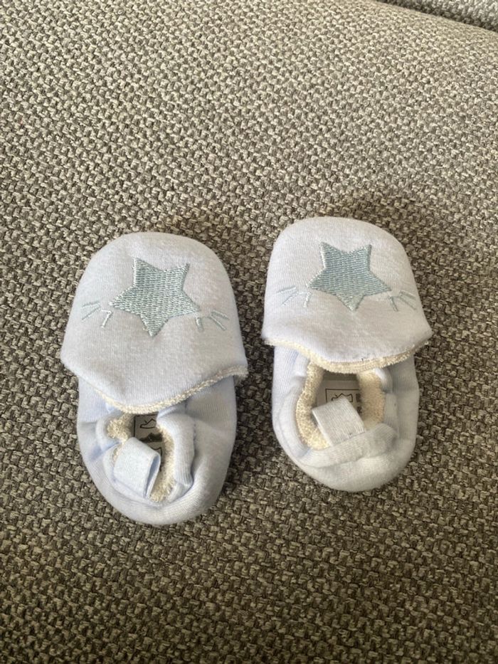 Chaussons bleus bébé