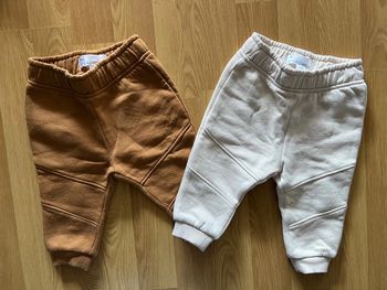 2 joggings petits cailloux 3 mois