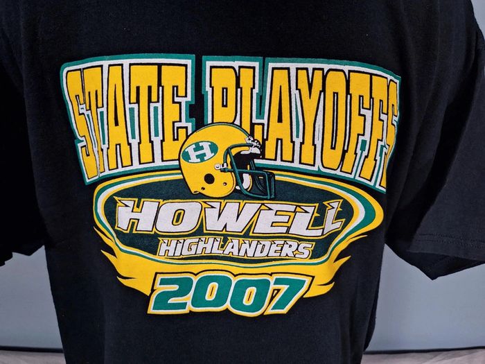 T-shirt imprimé gildan vintage football US Howell Highlanders 2007 – Playoff Team (500) - photo numéro 3