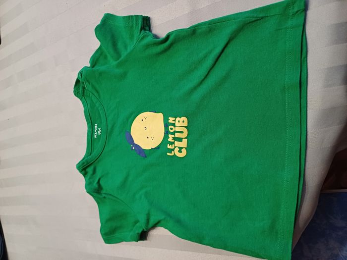 4 tee shirts, 1 short, 2 casquettes pour garçons Taille 9 mois - photo numéro 5