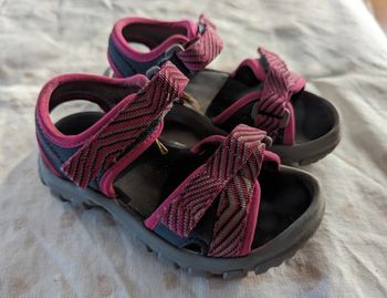 Sandales marche Decathlon T.24-25