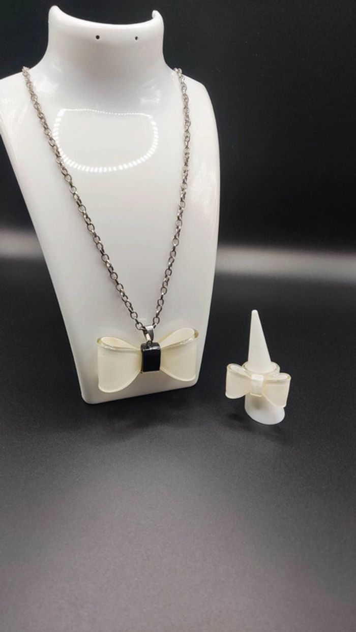 Bijoux fantaisie collier pendentif et bague noeud