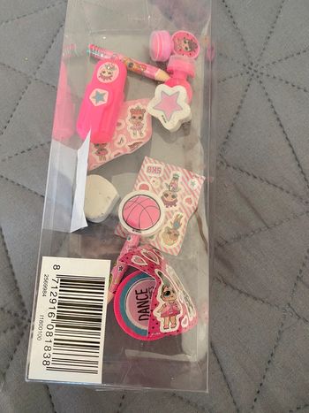 Lot surprise lol tampon , crayon à papier , gomme, stickers