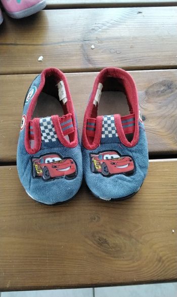 Chaussons  ,voiture  Cars ,Disney  Pixar  ,pointure  25