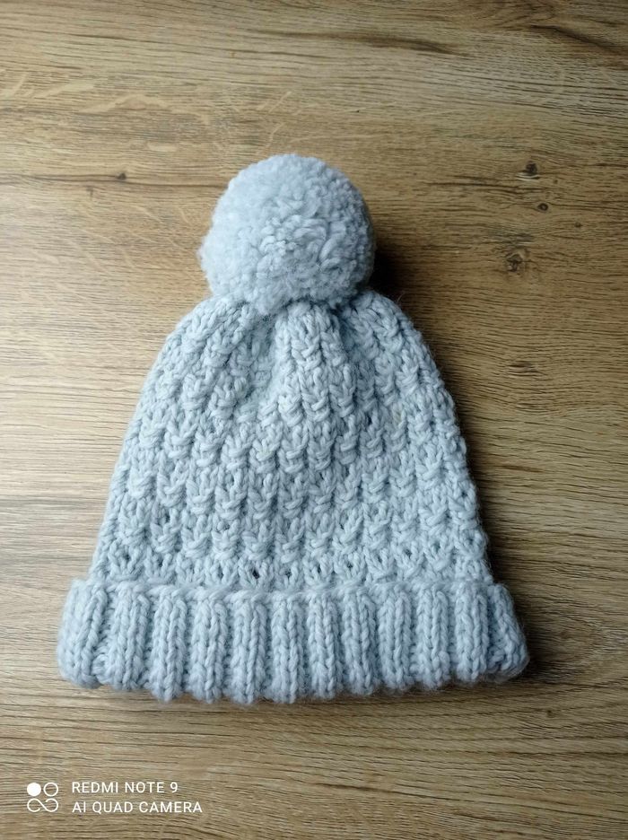 Bonnet fait mains 3/6 mois - photo numéro 2