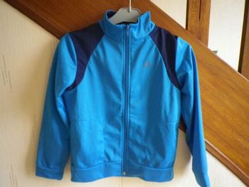 VESTE