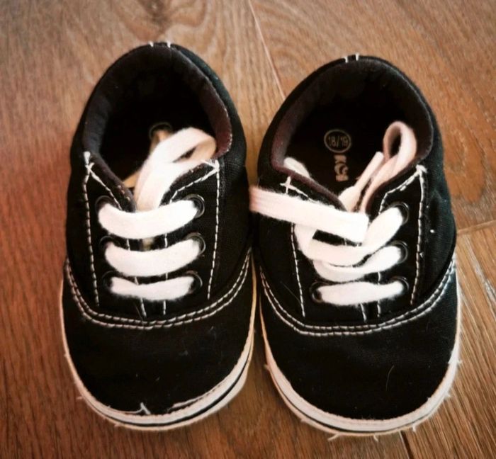 Chaussures baskets noires bébé 18/19