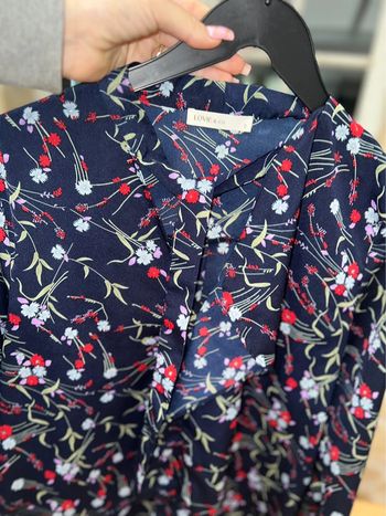 Blouse femme, taille S, marque Lovie & co automne hiver, bleu marine, fleuri.