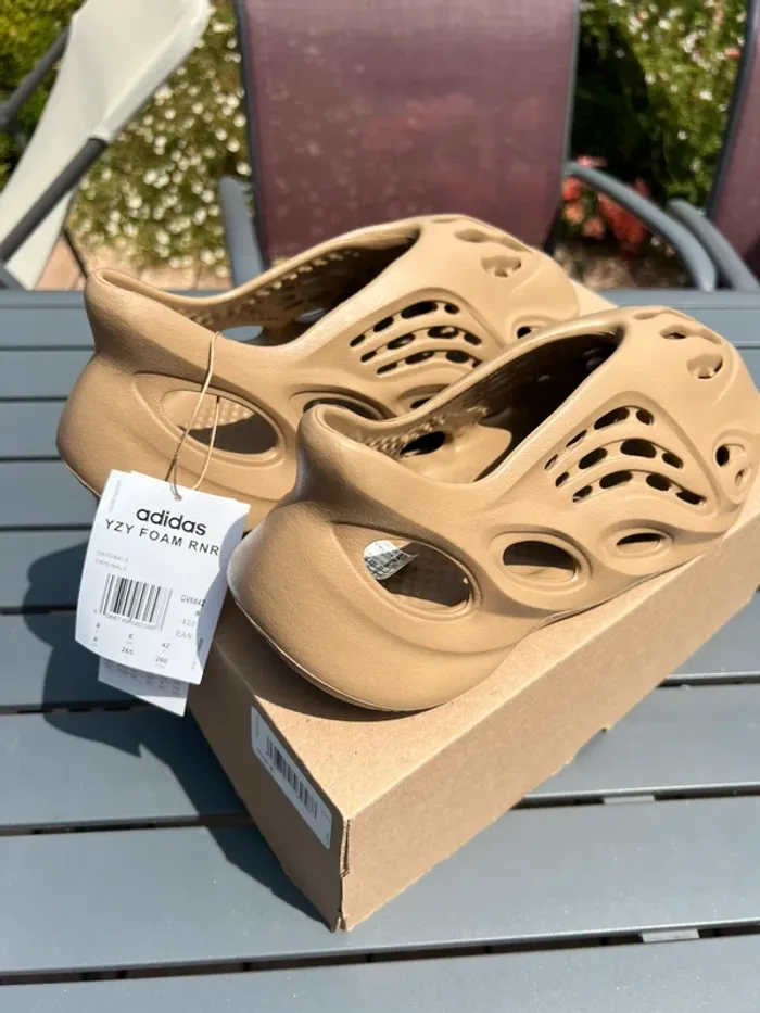 Yeezy Adidas Foam RNR - taupe - taille 42