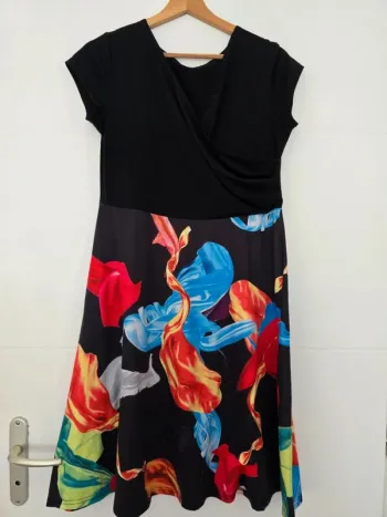 Robe noir fleurie