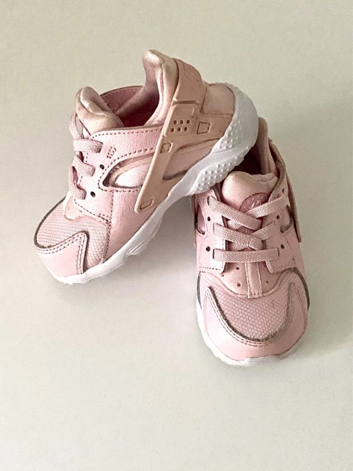 Baskets Nike taille 22/23 TBE