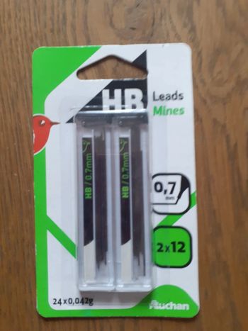 Neuf 1 lot de recharge 2x12 mines critérium hb 0.7mm