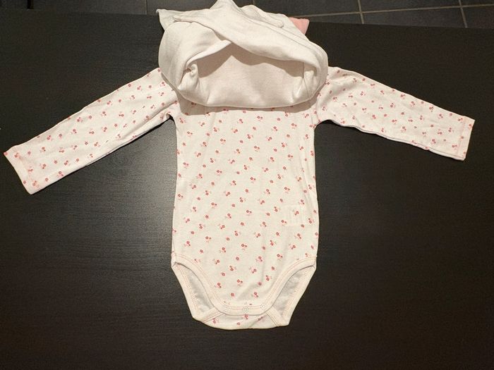 Lot de 3 bodies « fleurs » Manches longues Mots d’enfants Taille 24 mois. - photo numéro 3
