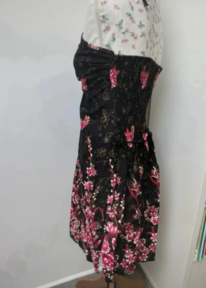 Robe d'été noire avec fleurs 🌸 en coton taille S/M - photo numéro 3