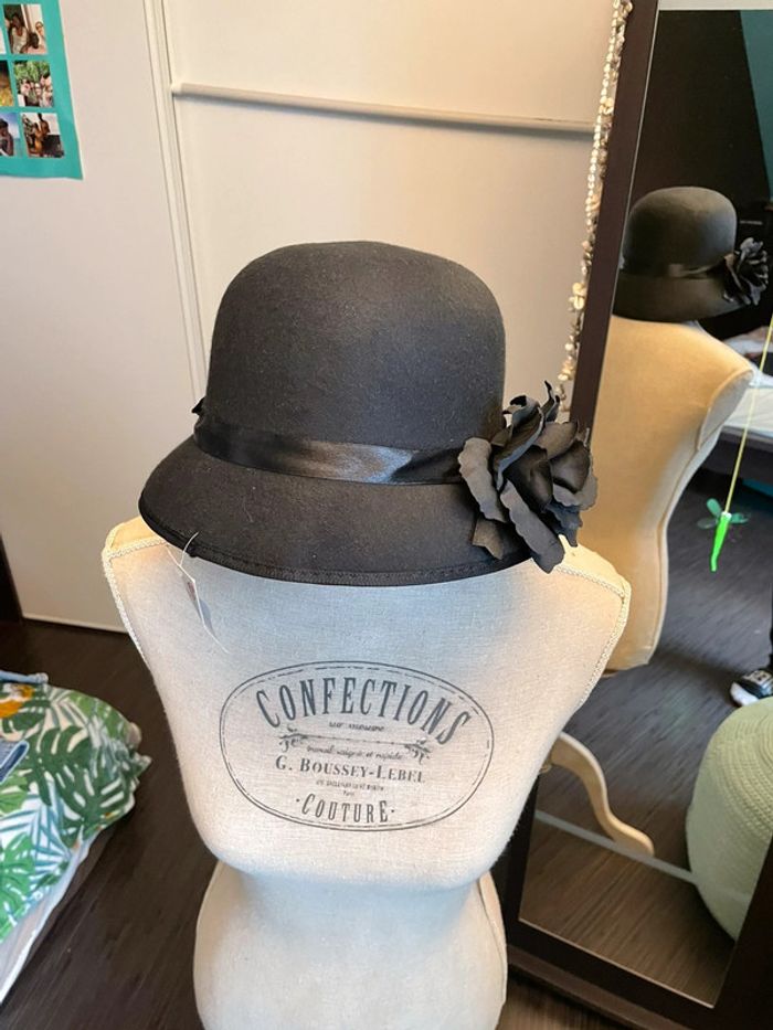 Chapeau Love noir neuf avec étiquette