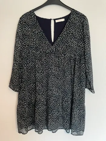 Robe bleu marine à motifs