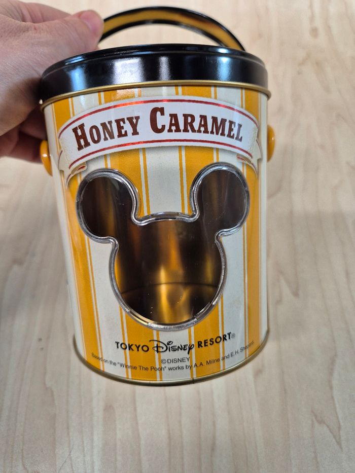 Boite métal Tokyo Disney Resort : Winnie l'ourson occaz - photo numéro 2