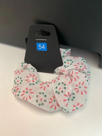 Chouchou à fleurs rose et vert