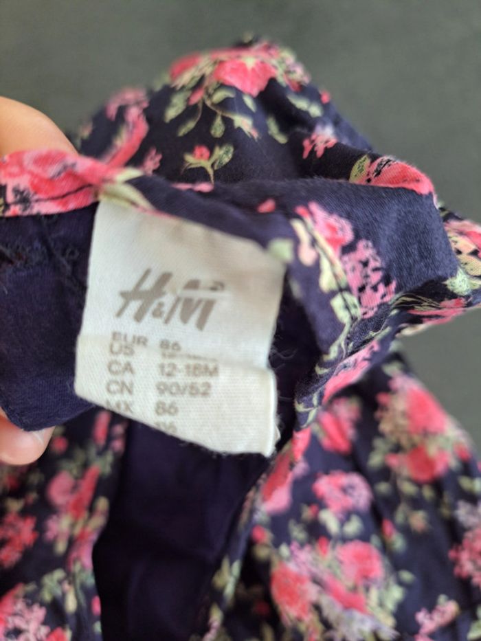 robe fleur HM 12=18 mois - photo numéro 2