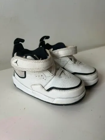 Air Jordan Rétro 3 Bébé - 21 - blanc et noir