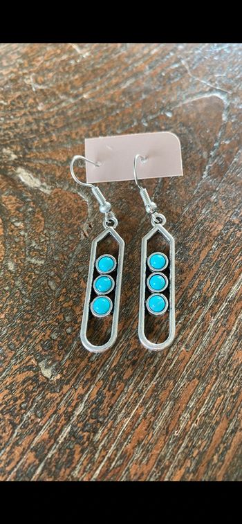 Magnifique paire de boucles d’oreilles avec turquoise