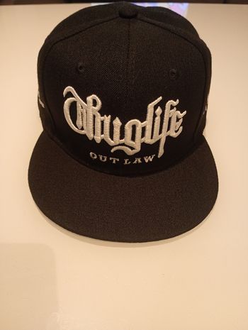Casquette thug Life noir , avec signe brodé. Neuf
