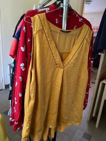 Débardeur moutarde taille 46