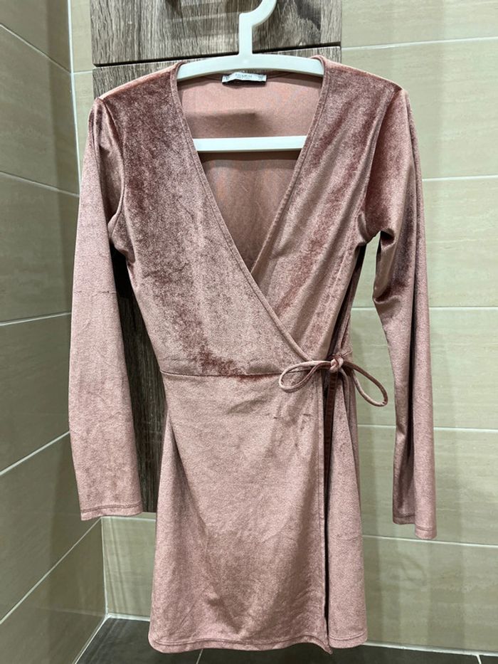 magnifique, robe rose satinée, pull&bear taille M - photo numéro 5