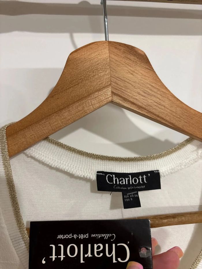 T shirt blanc avec broche abeille - photo numéro 2