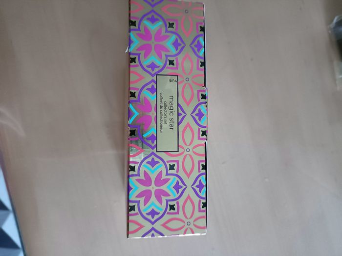 DEUX SUPERBES PALETTES TARTE MAGNIIFIQUES DESIGNS ET COULEURS - photo numéro 6
