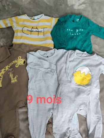 Lot pyjamas fins 9 mois
