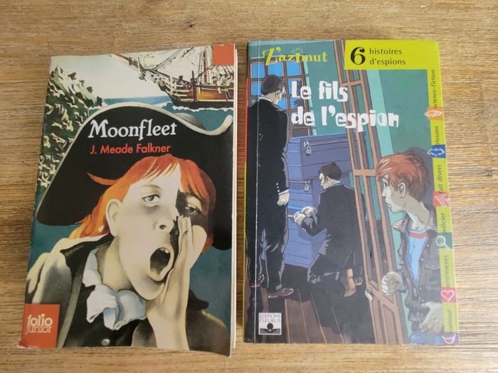 Lot de 2 livres enfant (Pirates et Espions)