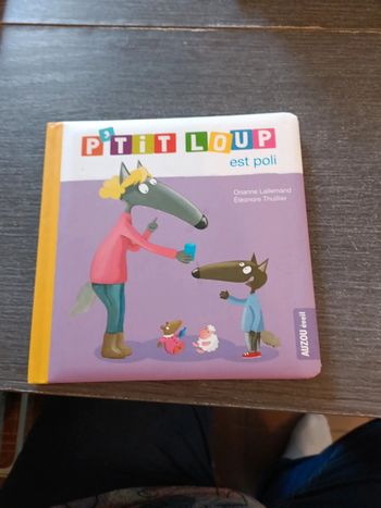 Livre p'tit loup est poli