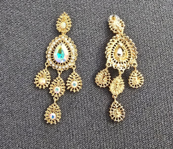 Boucles d’oreilles pendante dorées chandelier avec pierres iridescentes bijoux soirée & mariage - photo numéro 4
