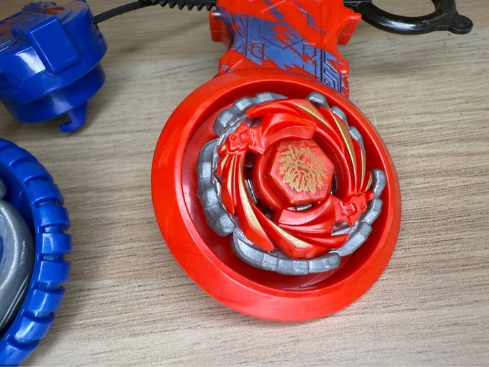 Lot de toupie beyblade métal fusion - photo numéro 3