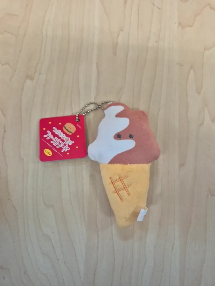 Porte-clés peluche Tsuburana Hitomi "Fast Food": Glace vanille-choco