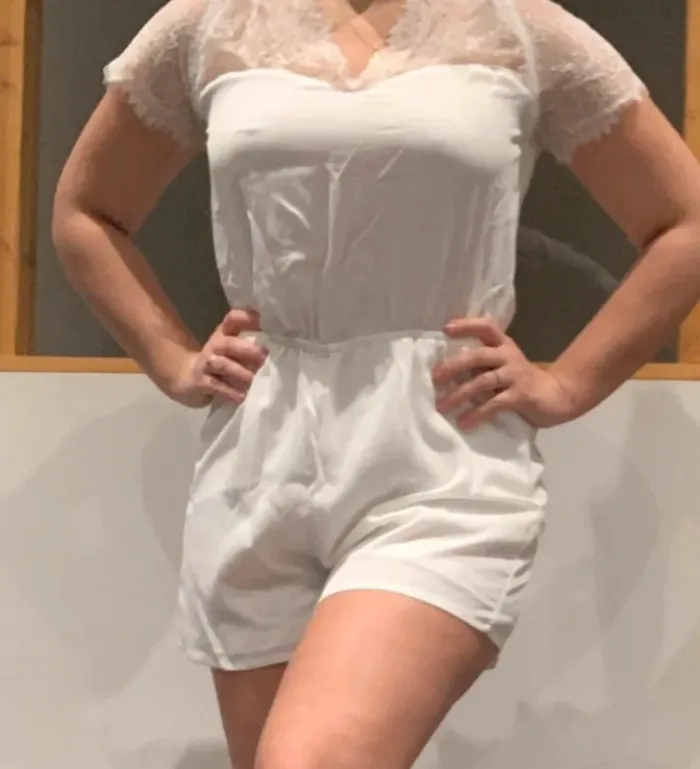 Combishort blanche dentelle dos nu sexy