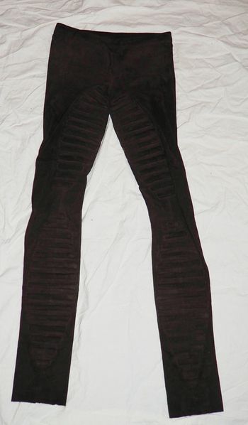 slim en daim Fendi marron valeur 1700 euros