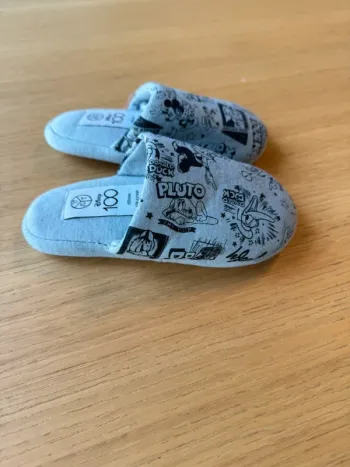 Chaussons Disney 100 Mickey et ses amis gris taille 27 neuf