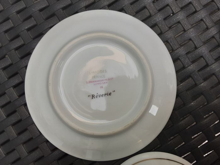 Lot de 2 tasses et 2 sous tasse en porcelaine de Limoges France fabrication bernardaud motif rêverie - photo numéro 7