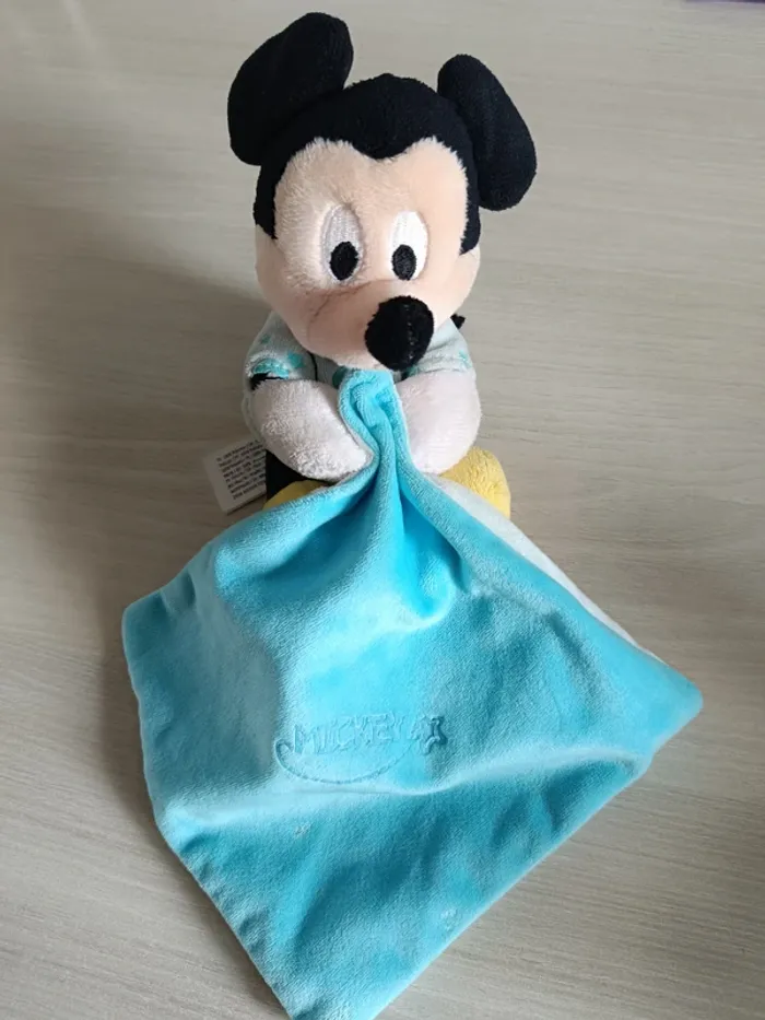 doudous mickey