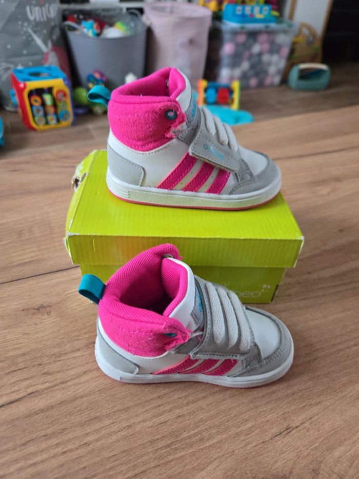 Basket Adidas taille 19 - photo numéro 3